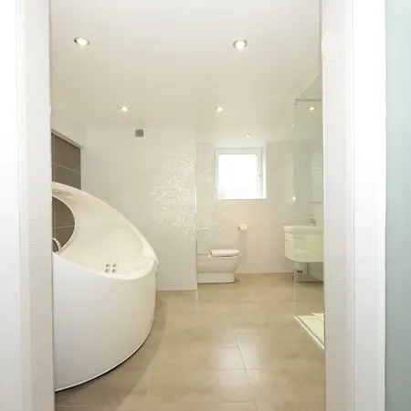 Airden House Gasthof 4*