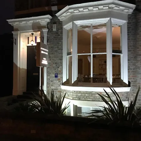 Airden House בית הארחה 4*