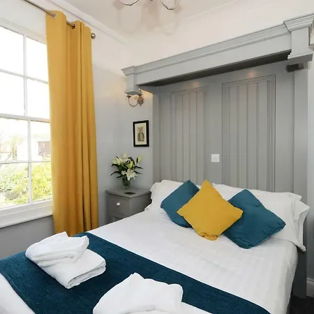 Airden House 4*