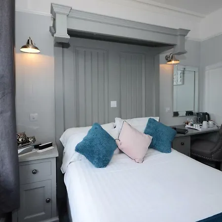 Airden House 4*