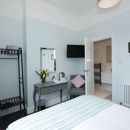 בית הארחה Airden House יורק