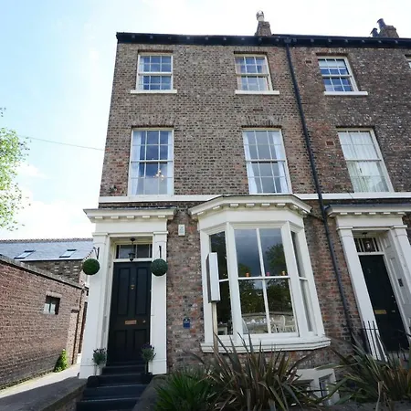 Airden House 4*